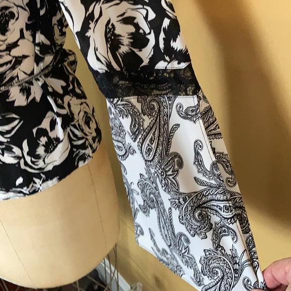 White House Black Market Top. EUC - Picture 4 of 8